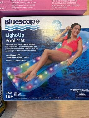 Light-Up Pool Mat - Multicolor LED
